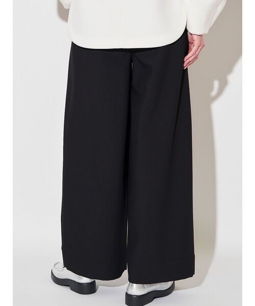 ELENDEEK（エレンディーク）の「タックワイドレグパンツ（その他パンツ・レディース・ブラック/オフホワイト/モカ・01/02）」の13枚目の写真