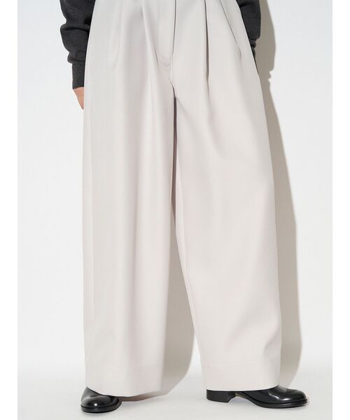 ELENDEEK（エレンディーク）の「タックワイドレグパンツ（その他パンツ・レディース・ブラック/オフホワイト/モカ・01/02）」の19枚目の写真