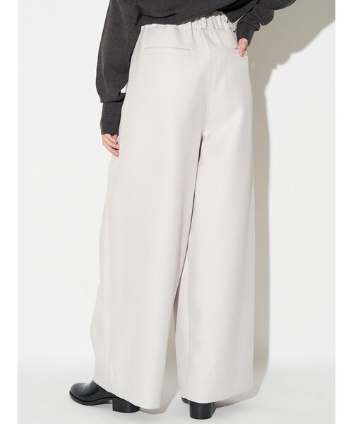ELENDEEK（エレンディーク）の「タックワイドレグパンツ（その他パンツ・レディース・ブラック/オフホワイト/モカ・01/02）」の20枚目の写真