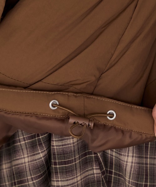 forksy.(フォルクシー)の「【forksy.】〈撥水加工〉ドロスト付きハイネックモンスター中綿ジャケット(ダウンジャケット/コート・レディース・オフホワイト/カーキ/ブラック/ブラウン/チャコール・FREE)」の6枚目の写真