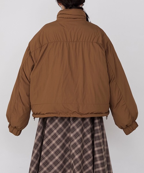 forksy.(フォルクシー)の「【forksy.】〈撥水加工〉ドロスト付きハイネックモンスター中綿ジャケット(ダウンジャケット/コート・レディース・オフホワイト/カーキ/ブラック/ブラウン/チャコール・FREE)」の7枚目の写真