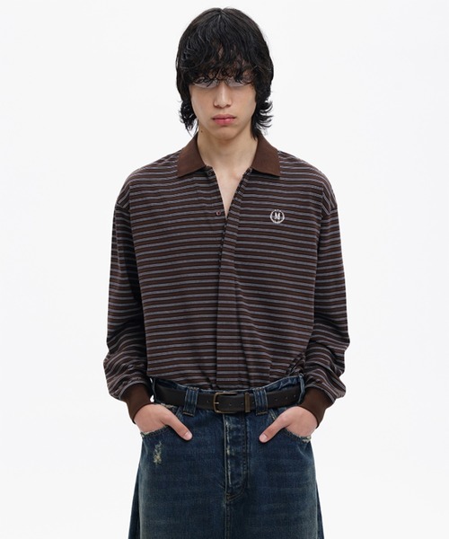 MASONPRINCE（メイソンプリンス）の「オーバーサイズ フェイクタイ ボーダー ポロシャツ PL3047【MASONPRINCE】【2025AW】（ポロシャツ・メンズ・ブラウン/ブラック/カーキ・L/M/S）」の2枚目の写真