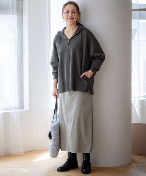 23区 L(ニジュウサンクオオキイサイズ)の「【Lサイズ限定/洗える】ヴィスコースストレッチ ニット パーカー(パーカー・レディース・グレー系/ブラック系・44/48/46)」の8枚目の写真