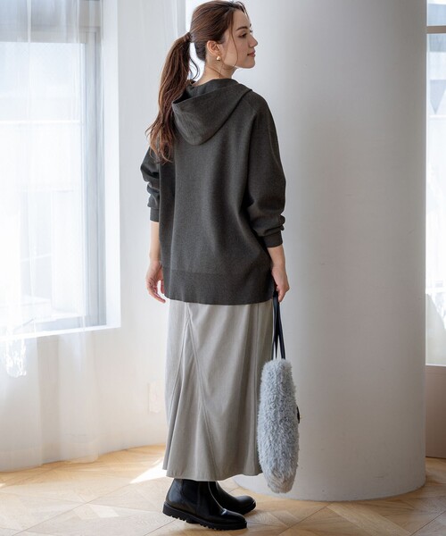 23区 L(ニジュウサンクオオキイサイズ)の「【Lサイズ限定/洗える】ヴィスコースストレッチ ニット パーカー(パーカー・レディース・グレー系/ブラック系・44/48/46)」の9枚目の写真