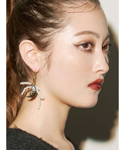 EVRIS（エヴリス）の「RIBBON SUNNY MOTIF ピアス（ピアス（両耳用）・レディース・シルバー/ゴールド・FREE）」の4枚目の写真