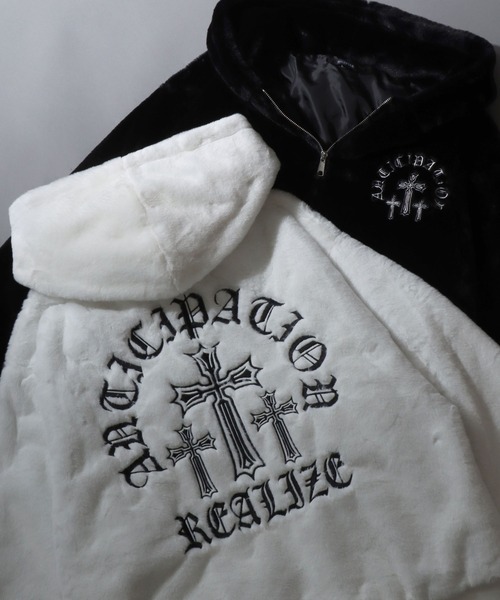 SITRY（シトリー）の「Cross ＆ Heart Logo Fur Zip Hoodie/クロスロゴ ハートロゴ オーバーサイズ フルジップパーカー ファーブルゾン ファージャケット（ブルゾン・メンズ・ホワイト/ブラック系その他/ブラック/ホワイト系その他・M/L）」の2枚目の写真