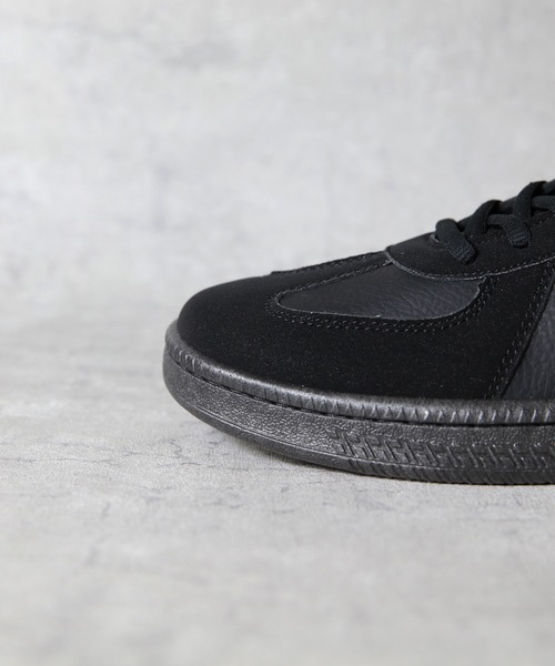 ８(eight)（エイト）の「シンプルなレトロスニーカー（スニーカー・メンズ・ブラック/ホワイト・26.0cm/26.5cm/28.0cm/25.0cm/25.5cm/27.0cm）」の16枚目の写真
