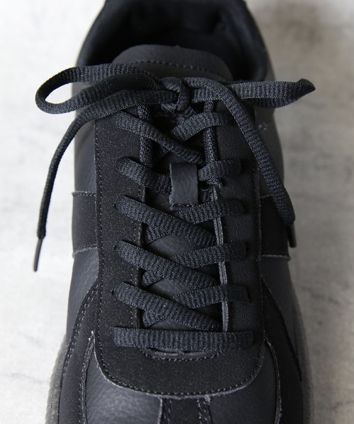 ８(eight)（エイト）の「シンプルなレトロスニーカー（スニーカー・メンズ・ブラック/ホワイト・26.0cm/26.5cm/28.0cm/25.0cm/25.5cm/27.0cm）」の6枚目の写真