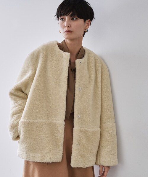 OPAQUE.CLIP(オペークドットクリップ)の「フェイクボア切替ショートコート(ノーカラーコート・レディース・アイボリー/ブラック・38/40/42)」の1枚目の写真