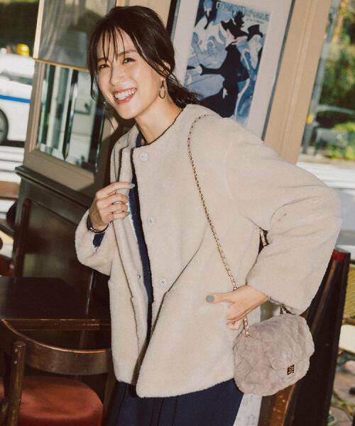 OPAQUE.CLIP(オペークドットクリップ)の「フェイクボア切替ショートコート(ノーカラーコート・レディース・アイボリー/ブラック・38/40/42)」の3枚目の写真