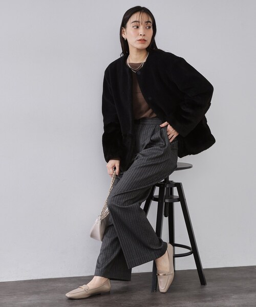 OPAQUE.CLIP(オペークドットクリップ)の「フェイクボア切替ショートコート(ノーカラーコート・レディース・アイボリー/ブラック・38/40/42)」の5枚目の写真