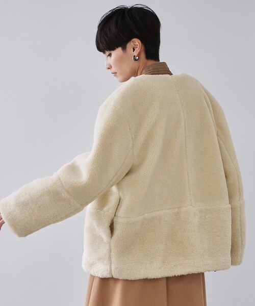 OPAQUE.CLIP(オペークドットクリップ)の「フェイクボア切替ショートコート(ノーカラーコート・レディース・アイボリー/ブラック・38/40/42)」の8枚目の写真