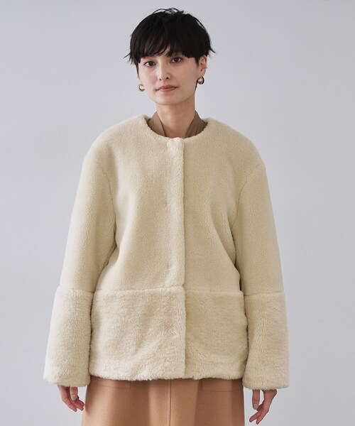 OPAQUE.CLIP(オペークドットクリップ)の「フェイクボア切替ショートコート(ノーカラーコート・レディース・アイボリー/ブラック・38/40/42)」の12枚目の写真