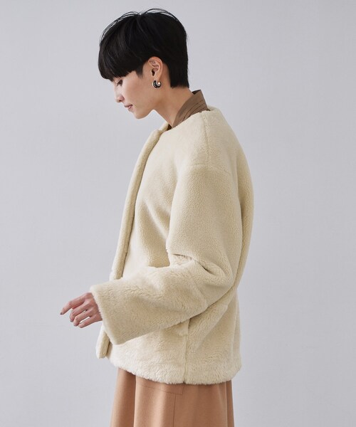 OPAQUE.CLIP(オペークドットクリップ)の「フェイクボア切替ショートコート(ノーカラーコート・レディース・アイボリー/ブラック・38/40/42)」の13枚目の写真