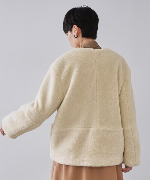 OPAQUE.CLIP(オペークドットクリップ)の「フェイクボア切替ショートコート(ノーカラーコート・レディース・アイボリー/ブラック・38/40/42)」の14枚目の写真