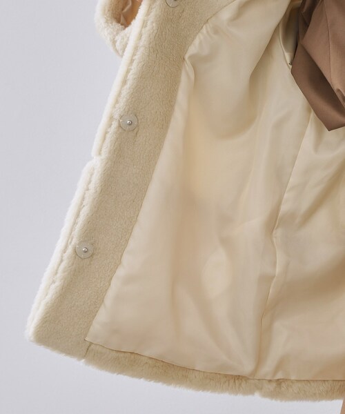 OPAQUE.CLIP(オペークドットクリップ)の「フェイクボア切替ショートコート(ノーカラーコート・レディース・アイボリー/ブラック・38/40/42)」の19枚目の写真