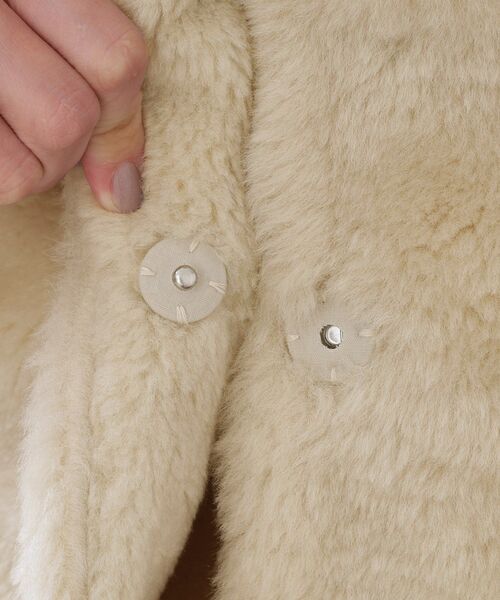 OPAQUE.CLIP(オペークドットクリップ)の「フェイクボア切替ショートコート(ノーカラーコート・レディース・アイボリー/ブラック・38/40/42)」の20枚目の写真
