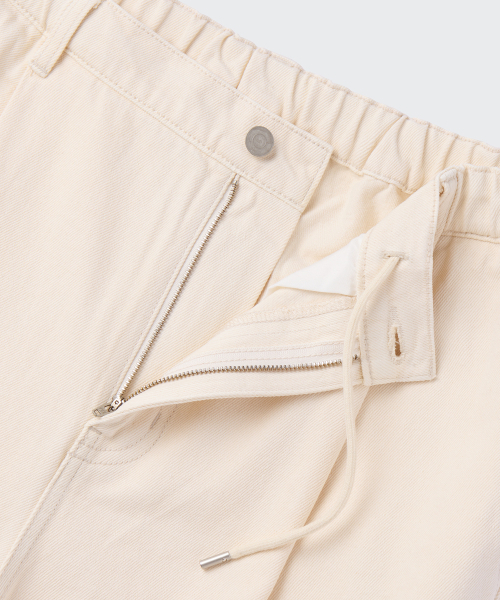 MUSINSA STANDARD（ムシンサスタンダード）の「ワンタックワイドバンディングデニムパンツ [クリーム]（デニムパンツ・メンズ・その他・30/26/28/40/38/42/36/34/32）」の3枚目の写真