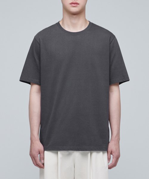 MUSINSA STANDARD（ムシンサスタンダード）の「ベーシッククルーネックTシャツ[ガンメタル]（Tシャツ/カットソー・メンズ・その他・SMALL/MEDIUM/LARGE/X-LARGE/XX-LARGE/XXX-LARGE）」の2枚目の写真