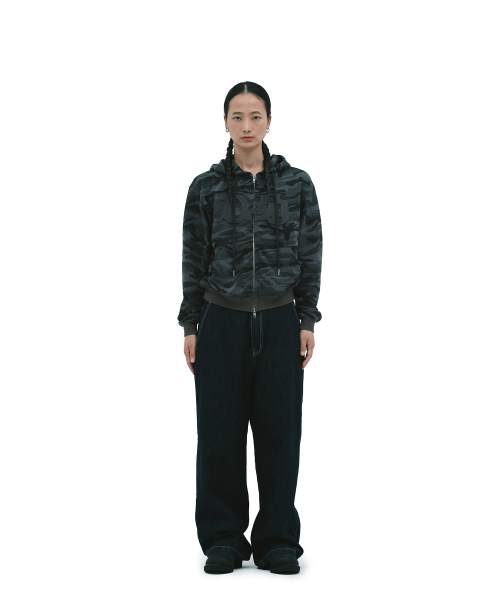 DEFGARMENTS（デフグラメンツ）の「CAMO LOGO HOOD ZIP UP [BLACK]（パーカー・レディース・その他・LARGE/SMALL）」の2枚目の写真