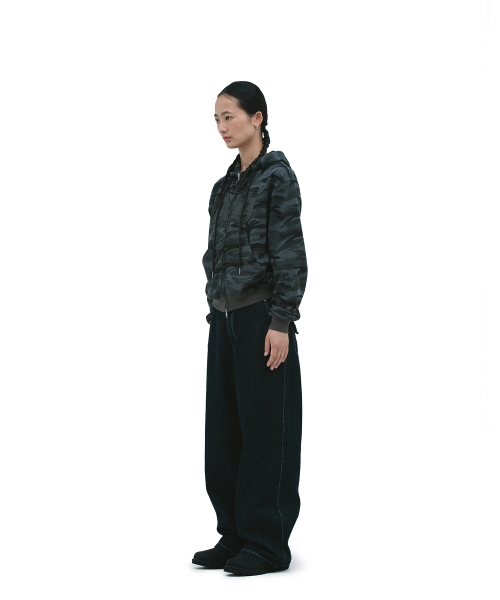 DEFGARMENTS（デフグラメンツ）の「CAMO LOGO HOOD ZIP UP [BLACK]（パーカー・レディース・その他・LARGE/SMALL）」の3枚目の写真