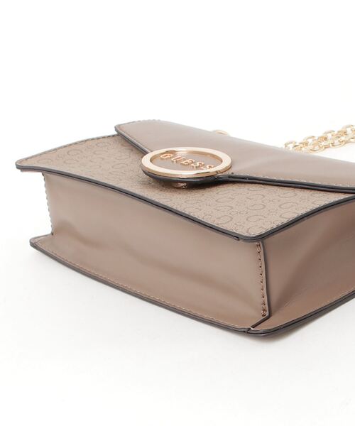 Guess(ゲス)の「GRACIA Convertible Crosbdy Flap ショルダーバッグ (ショルダーバッグ・レディース・ライトベージュ・ONE SIZE)」の12枚目の写真