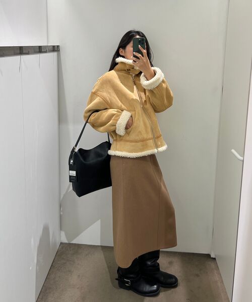 SIYAZU(シヤジュ)の「SIOT4056 fake suede mustang_Beige(ムートンコート・レディース・Beige・ONE SIZE)」の5枚目の写真
