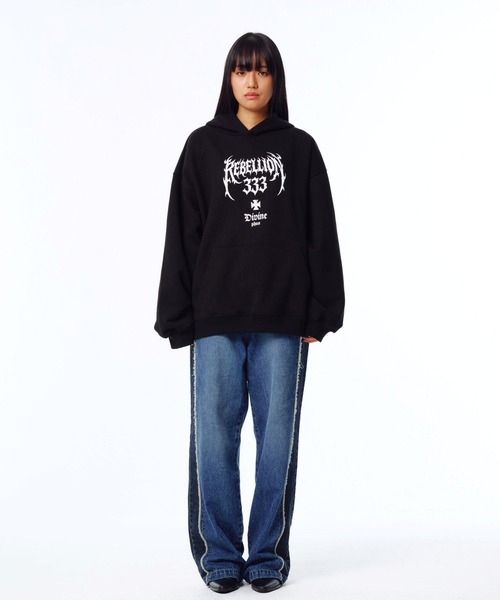 ALAND（エーランド）の「【UNISEX】PHOS333／Rebellion フーディー（スウェット・レディース・ライトグレー/ブラック・LARGE/MEDIUM）」の5枚目の写真