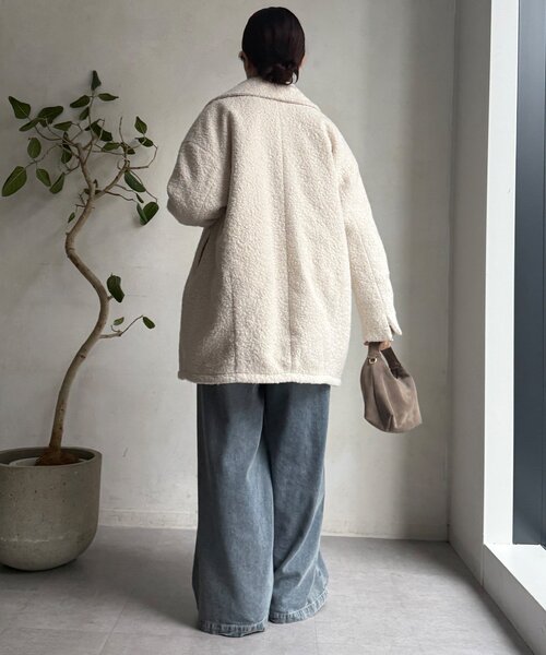 DouDou（ドゥドゥ）の「【WEB限定】ボアダウンダブルテーラードコート（その他アウター・レディース・オフホワイト/ブラック・FREE）」の7枚目の写真