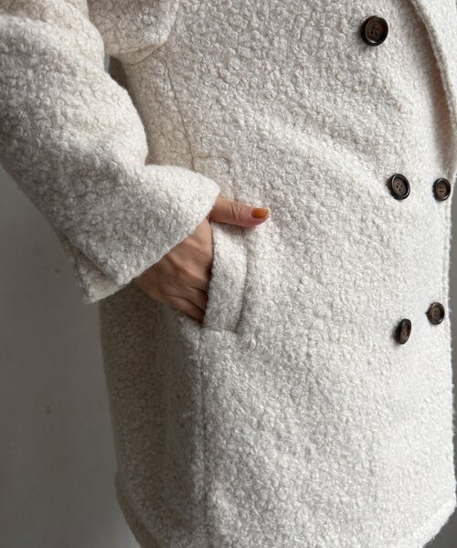 DouDou（ドゥドゥ）の「【WEB限定】ボアダウンダブルテーラードコート（その他アウター・レディース・オフホワイト/ブラック・FREE）」の20枚目の写真