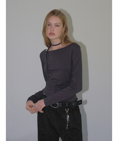 ETMON(エトモン)の「Boat-Neck Strap T-Shirt, Charcoal(Tシャツ/カットソー・レディース・その他・F)」の2枚目の写真