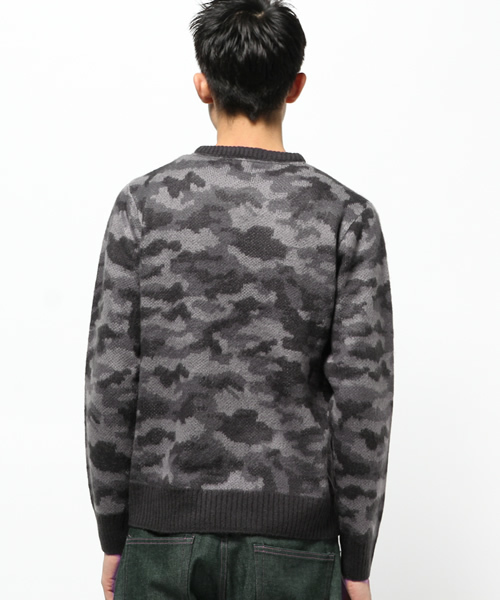 CIAOPANIC TYPY（チャオパニックティピー）の「起毛カモﾌﾗｰｼﾞｭ総柄ニットプルオーバー（ニット/セーター・メンズ・チャコールグレー/オリーブ・MEDIUM/LARGE/SMALL）」の4枚目の写真