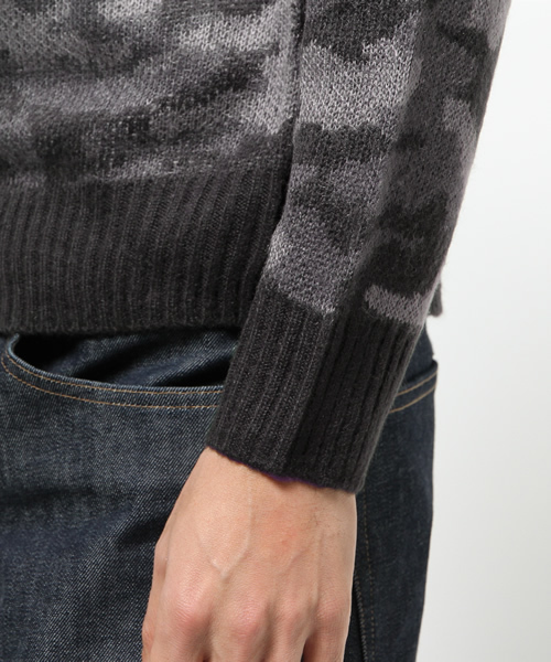 CIAOPANIC TYPY（チャオパニックティピー）の「起毛カモﾌﾗｰｼﾞｭ総柄ニットプルオーバー（ニット/セーター・メンズ・チャコールグレー/オリーブ・MEDIUM/LARGE/SMALL）」の6枚目の写真