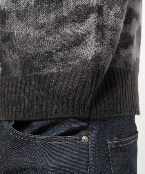 CIAOPANIC TYPY（チャオパニックティピー）の「起毛カモﾌﾗｰｼﾞｭ総柄ニットプルオーバー（ニット/セーター・メンズ・チャコールグレー/オリーブ・MEDIUM/LARGE/SMALL）」の7枚目の写真