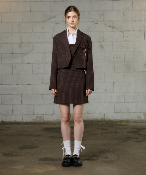 ARI(アリ)の「MEOW CROP BLAZER / BROWN(テーラードジャケット・レディース・ブラウン・FREE)」の2枚目の写真