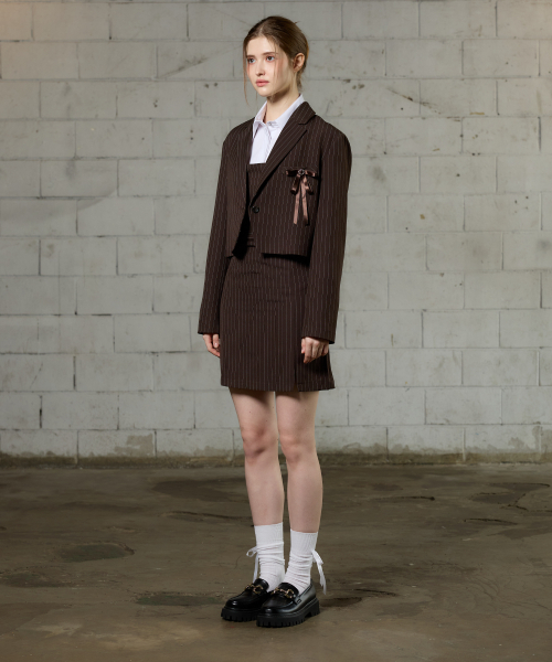 ARI(アリ)の「MEOW CROP BLAZER / BROWN(テーラードジャケット・レディース・ブラウン・FREE)」の3枚目の写真