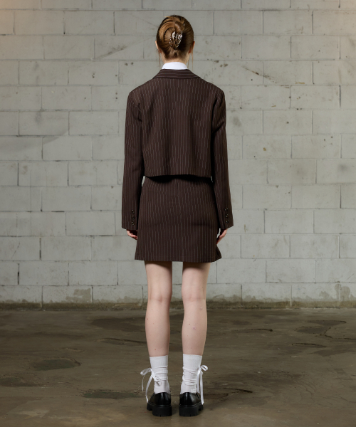 ARI(アリ)の「MEOW CROP BLAZER / BROWN(テーラードジャケット・レディース・ブラウン・FREE)」の4枚目の写真