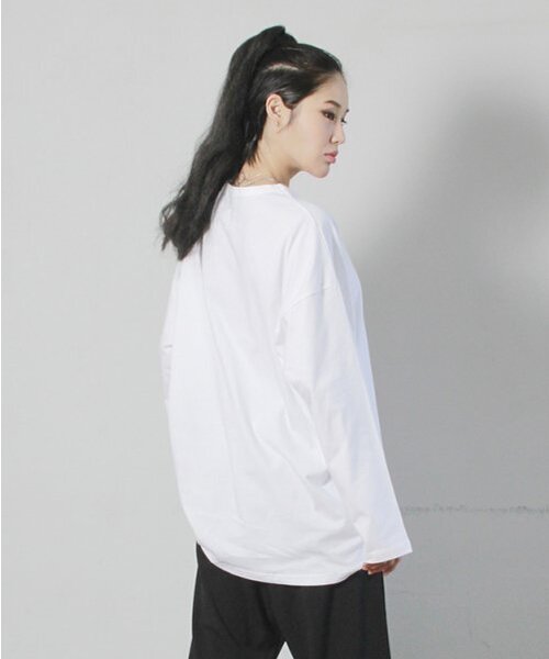 DEMARC(ドゥマーク)の「ソリッドベーシックオーバーサイズロングスリーブホワイト(Tシャツ/カットソー・レディース・その他・MEDIUM/LARGE)」の2枚目の写真