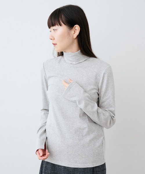 IEDIT(イディット)の「野々村友紀子さん×IEDIT 首元はぴったり他はほどよいゆとりが大人にちょうどいい綿混素材のタートルネックトップス(Tシャツ/カットソー・レディース・杢グレー・L/LL/3L)」の1枚目の写真