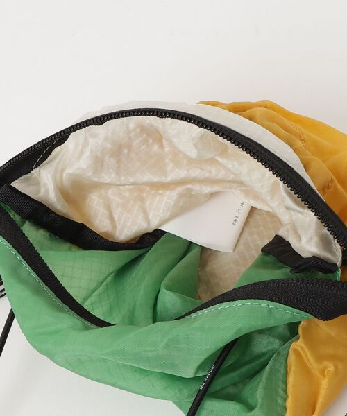 and wander（アンドワンダー）の「and wander / アップサイクルサコッシュ（ショルダーバッグ・レディース・その他・FREE）」の4枚目の写真