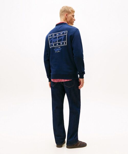 tommy jeans(トミー ジーンズ)の「レギュラーエントリープレイクルーネックスウェットシャツ(スウェット・メンズ・ブラウン/マルチ・X-LARGE/MEDIUM/LARGE/SMALL)」の4枚目の写真
