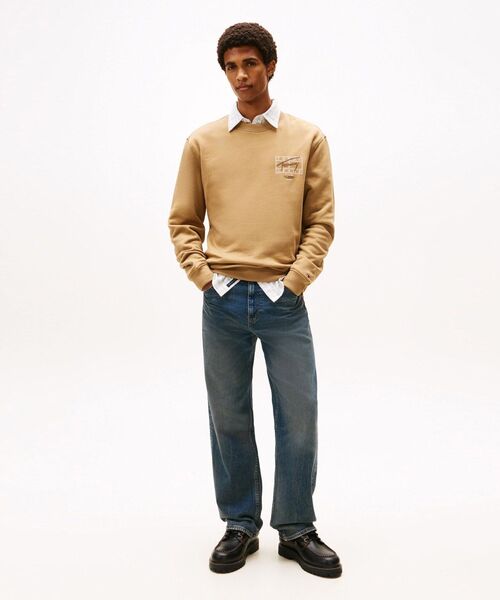 tommy jeans(トミー ジーンズ)の「レギュラーエントリープレイクルーネックスウェットシャツ(スウェット・メンズ・ブラウン/マルチ・X-LARGE/MEDIUM/LARGE/SMALL)」の9枚目の写真