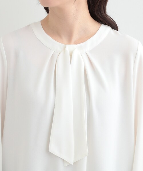 SHOO・LA・RUE（シューラルー）の「【3点スーツセット/洗濯機可】時短で好印象 セットアップ+ブラウス（ノーカラージャケット・レディース・ネイビー/ブラック・02/04/03/01）」の9枚目の写真