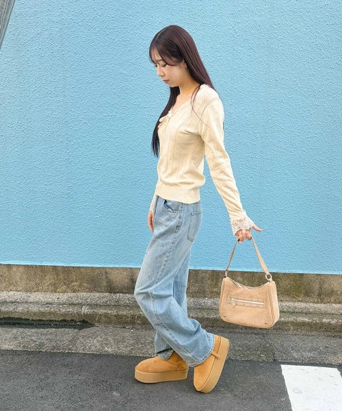 frunco（フランコ）の「【ZOZOTOWN限定】Vネックレースカットトップス（Tシャツ/カットソー・レディース・グレー/アイボリー/ブラック・FREE）」の15枚目の写真