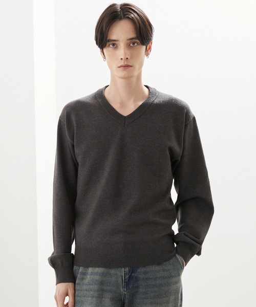 LUENNA（ルエナ）の「【LUENNA】Basic V-Neck Knit / ベーシック Vネックニット（ニット/セーター・メンズ・チャコールグレー/ブルー・L/M/S）」の3枚目の写真
