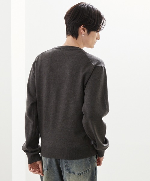 LUENNA（ルエナ）の「【LUENNA】Basic V-Neck Knit / ベーシック Vネックニット（ニット/セーター・メンズ・チャコールグレー/ブルー・L/M/S）」の5枚目の写真