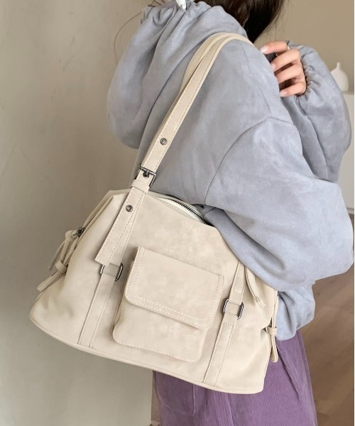 FINEnough(ファインナフ)の「アウトポケットミニボストンバッグ(ショルダーバッグ・レディース・ブラウン/キャメル/ブラック/アイボリー・FREE)」の2枚目の写真