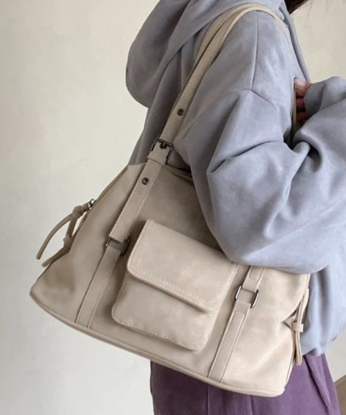 FINEnough(ファインナフ)の「アウトポケットミニボストンバッグ(ショルダーバッグ・レディース・ブラウン/キャメル/ブラック/アイボリー・FREE)」の11枚目の写真