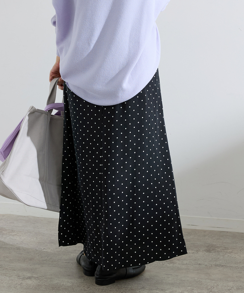 IENA(イエナ)の「IPEKERフィブリルドットプリントスカート(スカート・レディース・ブラック・34/36/38)」の4枚目の写真