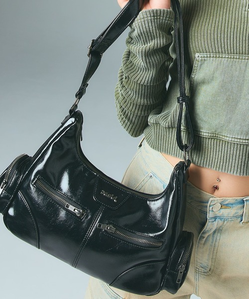 X-girl（エックスガール）の「DOUBLE ZIP FAUX LEATHER BAG（ショルダーバッグ・レディース・ブラック/レッド・ONE SIZE）」の2枚目の写真